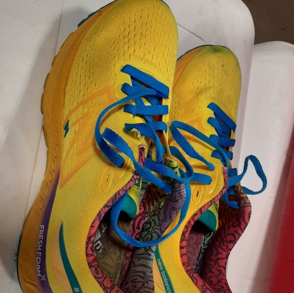 New Balance Fresh Foam 880v12 LADY Size:10B Yellow Comfy LACE UP Running Shoes.. - Picture 1 of 3